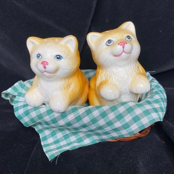 Other - GUC Vintage Kitten Ceramic Salt and Pepper Shakers